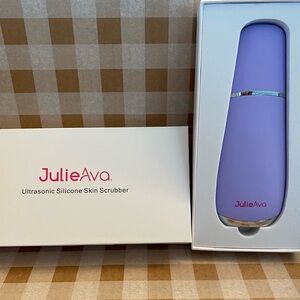 Skin Scrubber Face Spatula  Lilac w/ USB Charging NIB Sealed